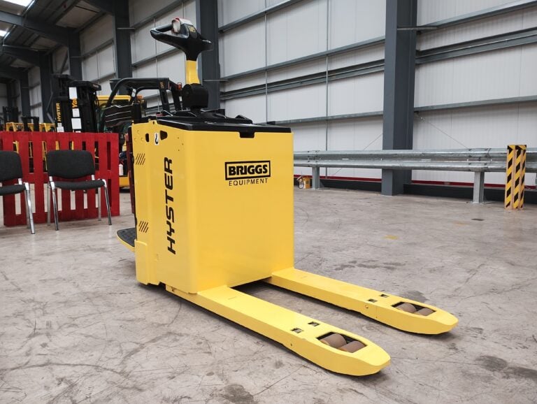2017 Hyster P2.0SE Pallet Truck